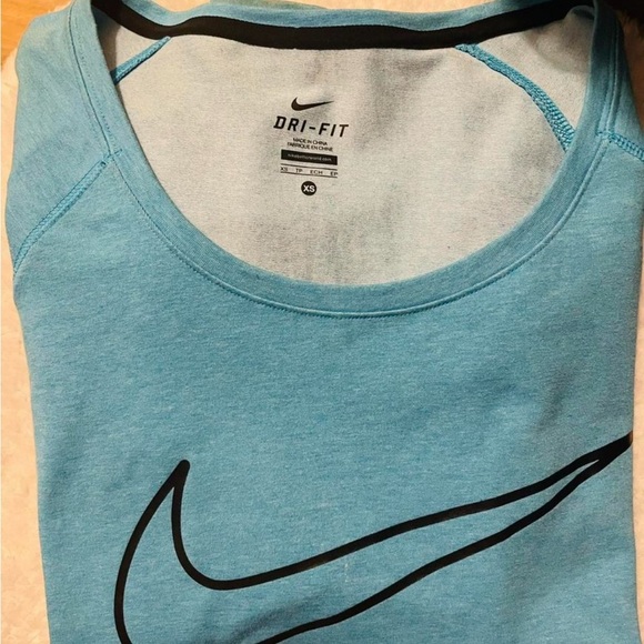 Nike Dri-FIT Aqua Tee - Picture 3 of 3